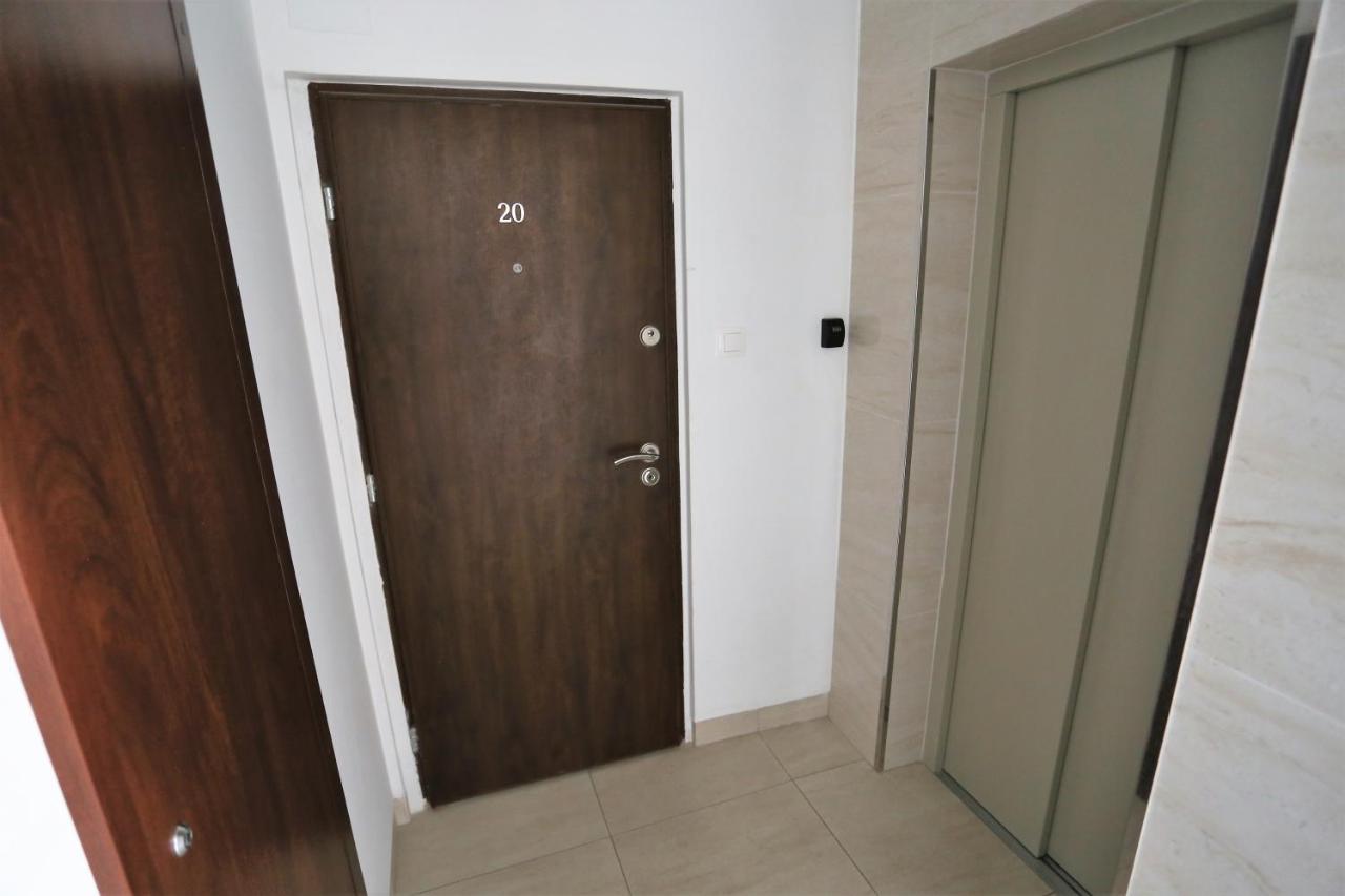 Apartament Mgm Karmelicka ワルシャワ エクステリア 写真